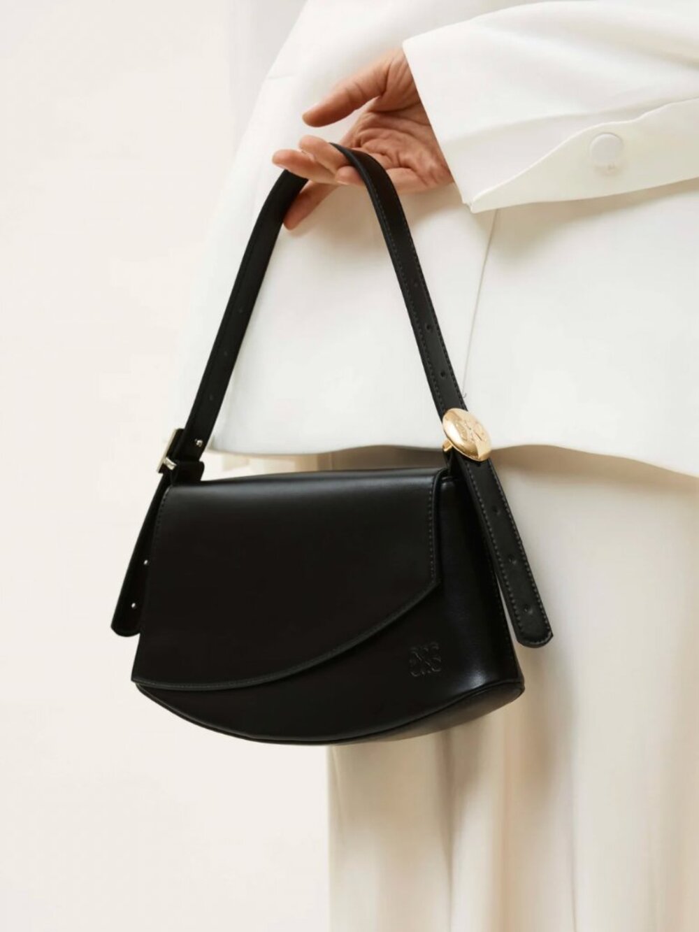 Svarian Zaha Black Italian Grape Leather Shoulder Bag Structured Silhouette